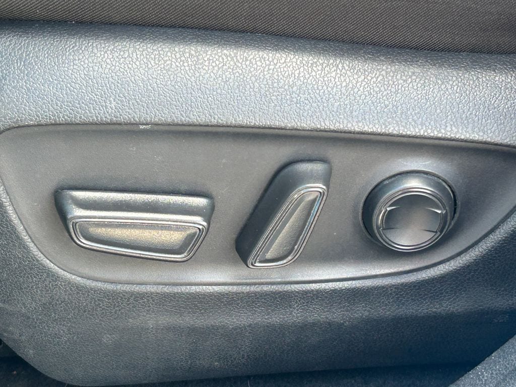 2021 Toyota RAV4 XLE - Photo 25