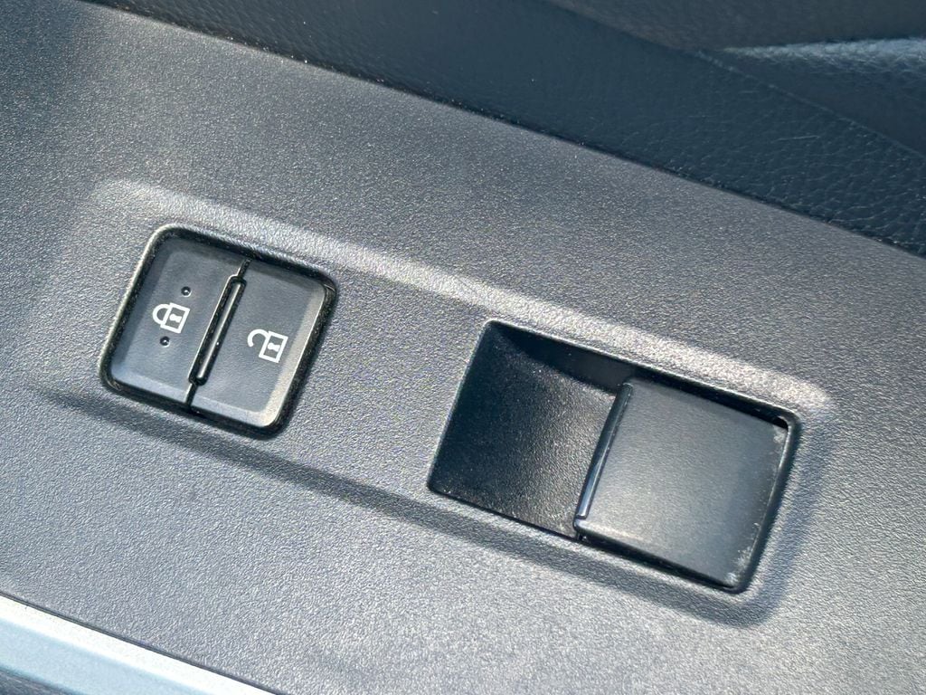 2021 Toyota RAV4 XLE - Photo 33