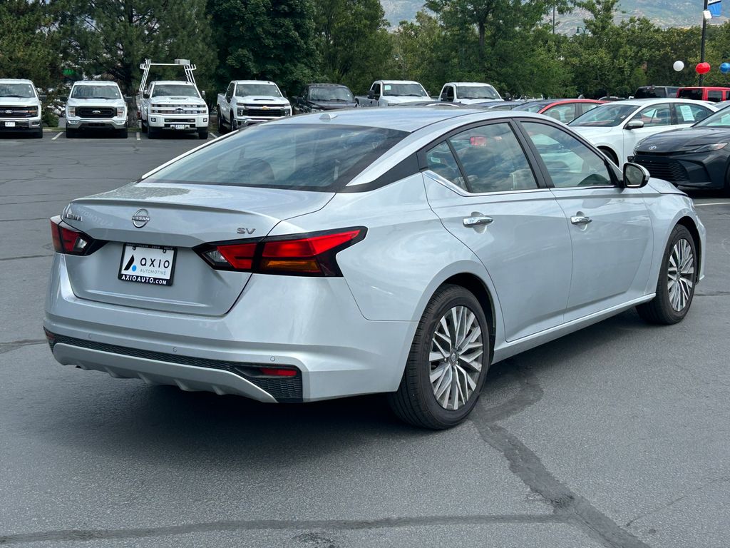 2023 Nissan Altima SV - Photo 3