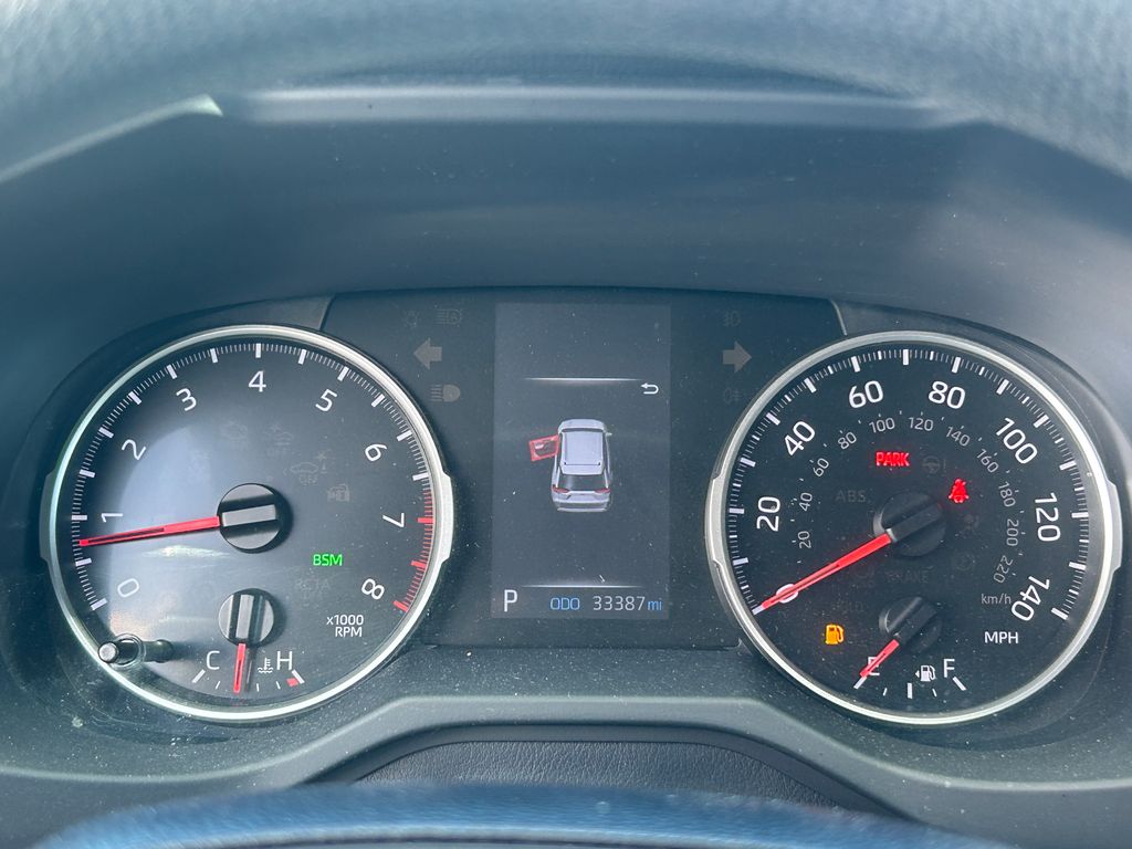 2021 Toyota RAV4 XLE - Photo 20