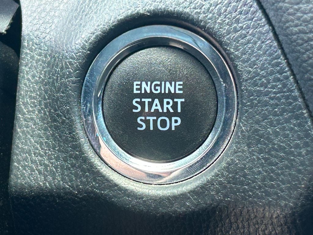 2021 Toyota RAV4 XLE - Photo 16