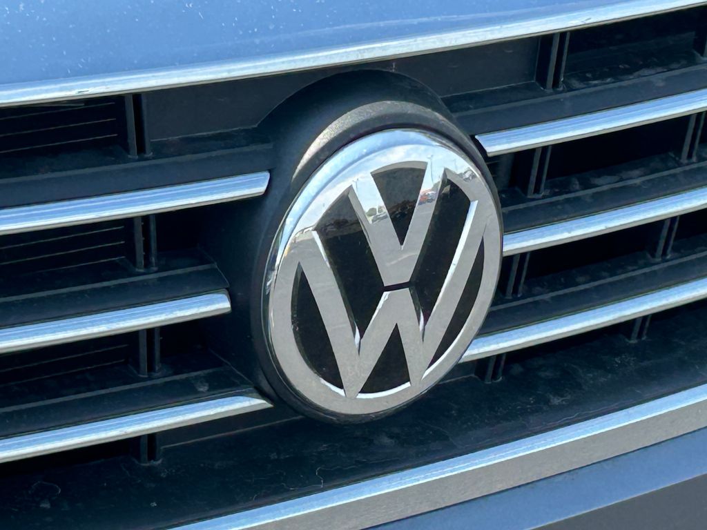 2022 Volkswagen Passat Limited Edition - Photo 9