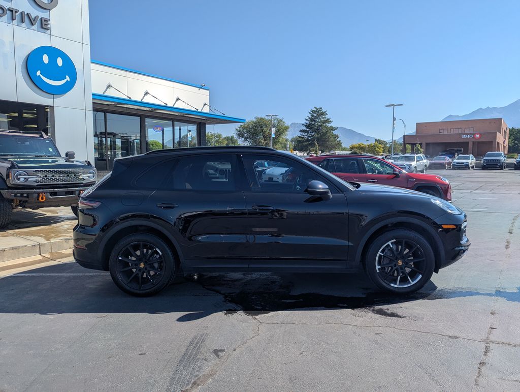 2019 Porsche Cayenne Base photo 2