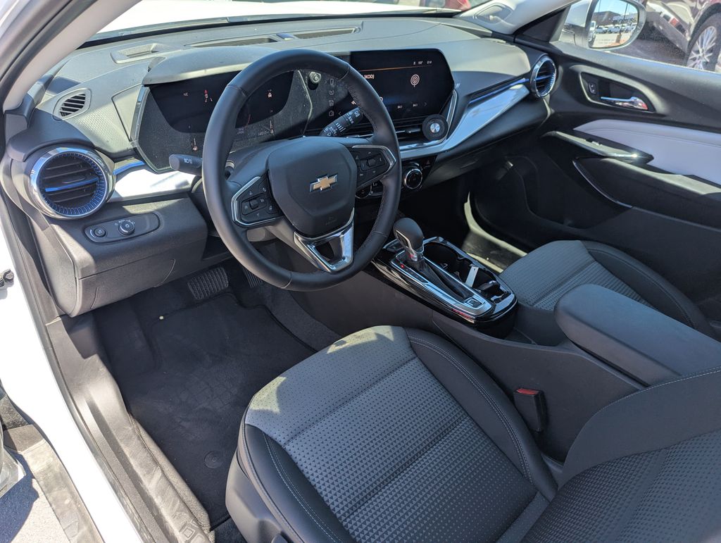 2024 Chevrolet Trax LT - Photo 27