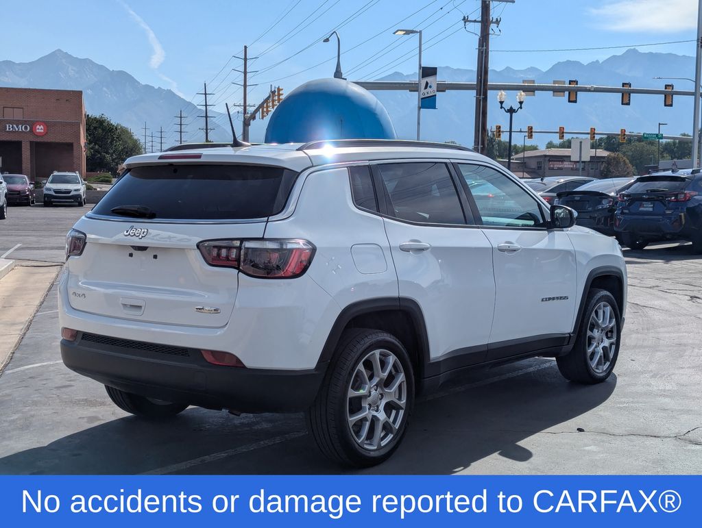 2022 Jeep Compass Latitude Lux photo 3