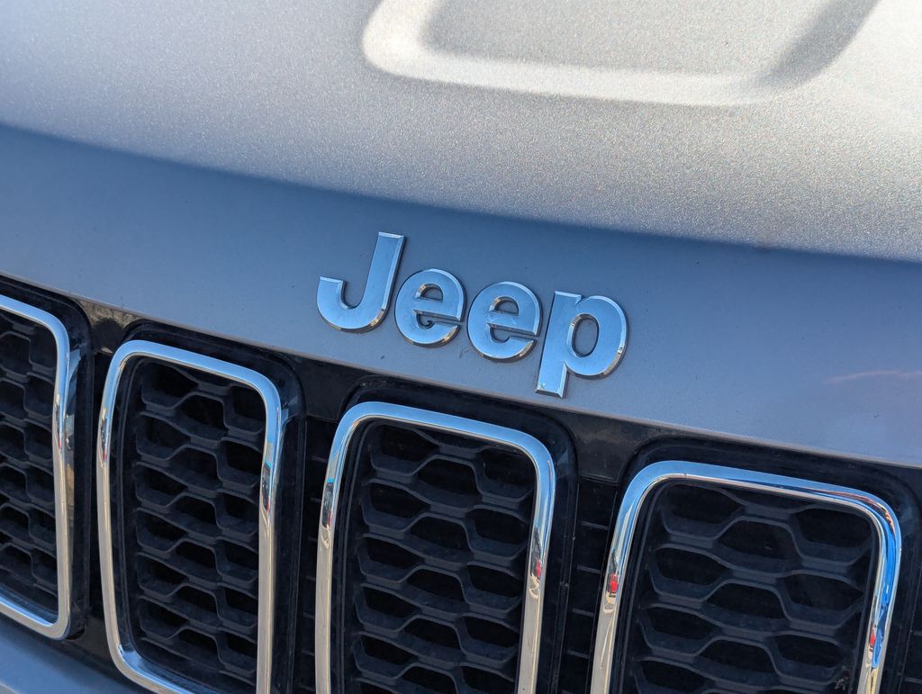 2020 Jeep Grand Cherokee Laredo - Photo 11