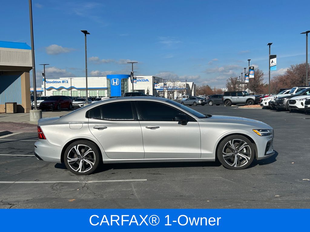 2024 Volvo S60 B5 Plus photo 2