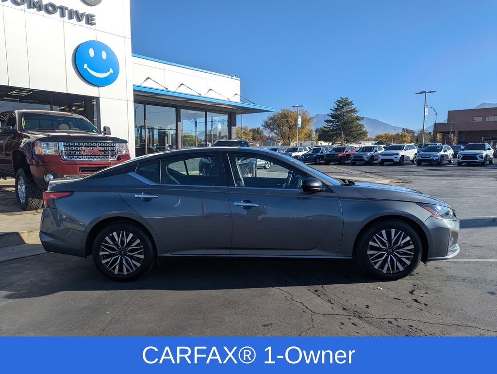 2025 Nissan Altima SV photo 2