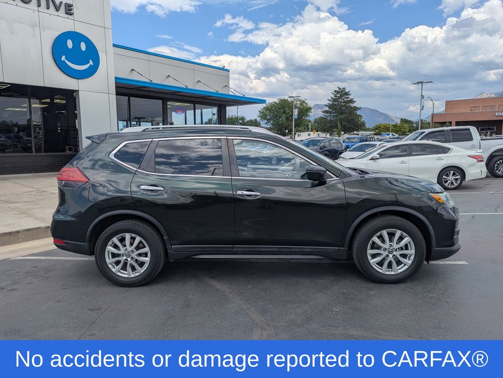 2019 Nissan Rogue SV photo 2