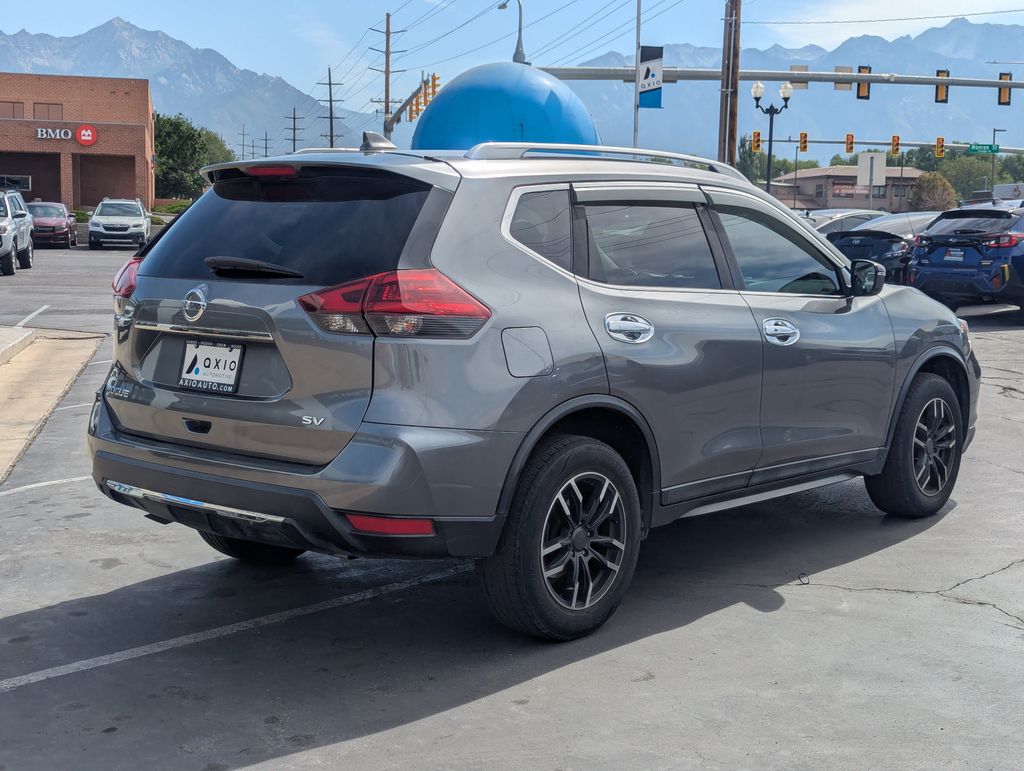 2018 Nissan Rogue SV photo 2