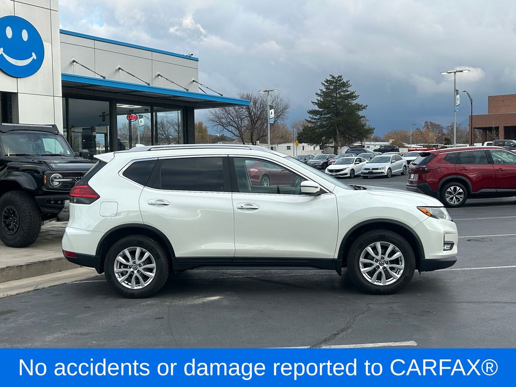 2017 Nissan Rogue photo 2