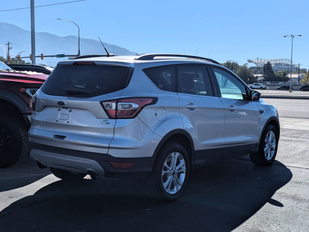 2017 Ford Escape SE photo 2