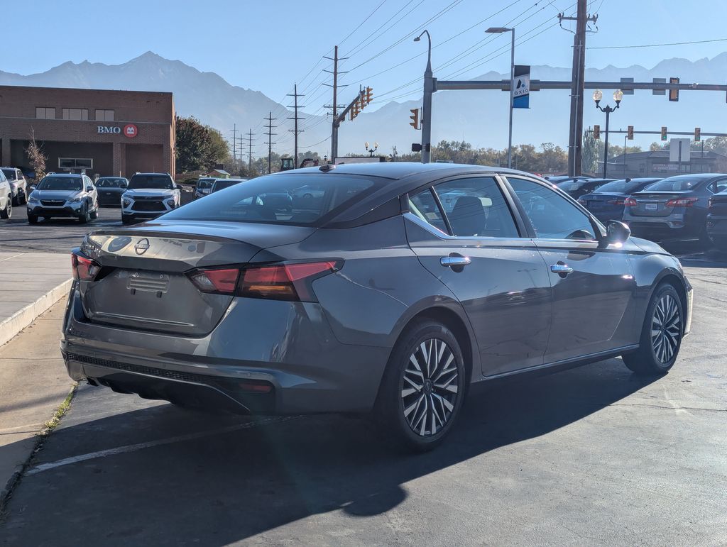 2025 Nissan Altima SV photo 4