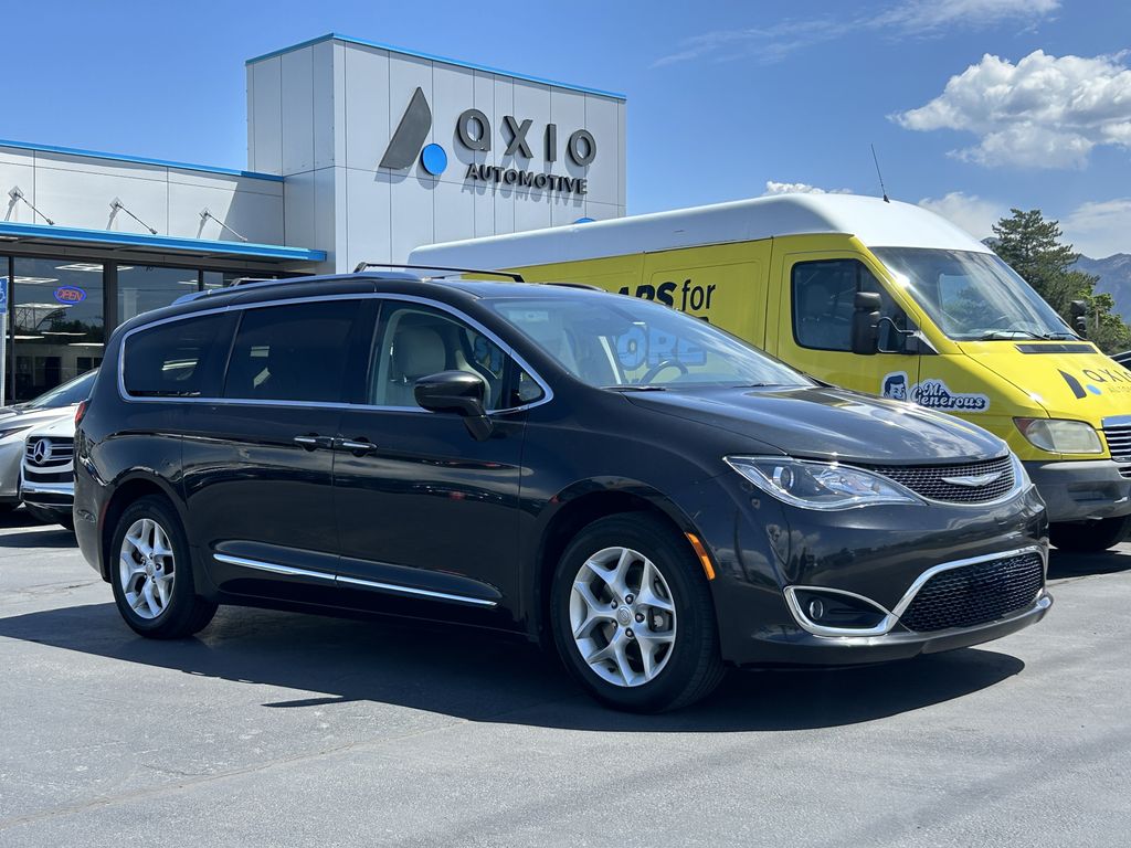 2017 Chrysler Pacifica Touring-L Plus's photo