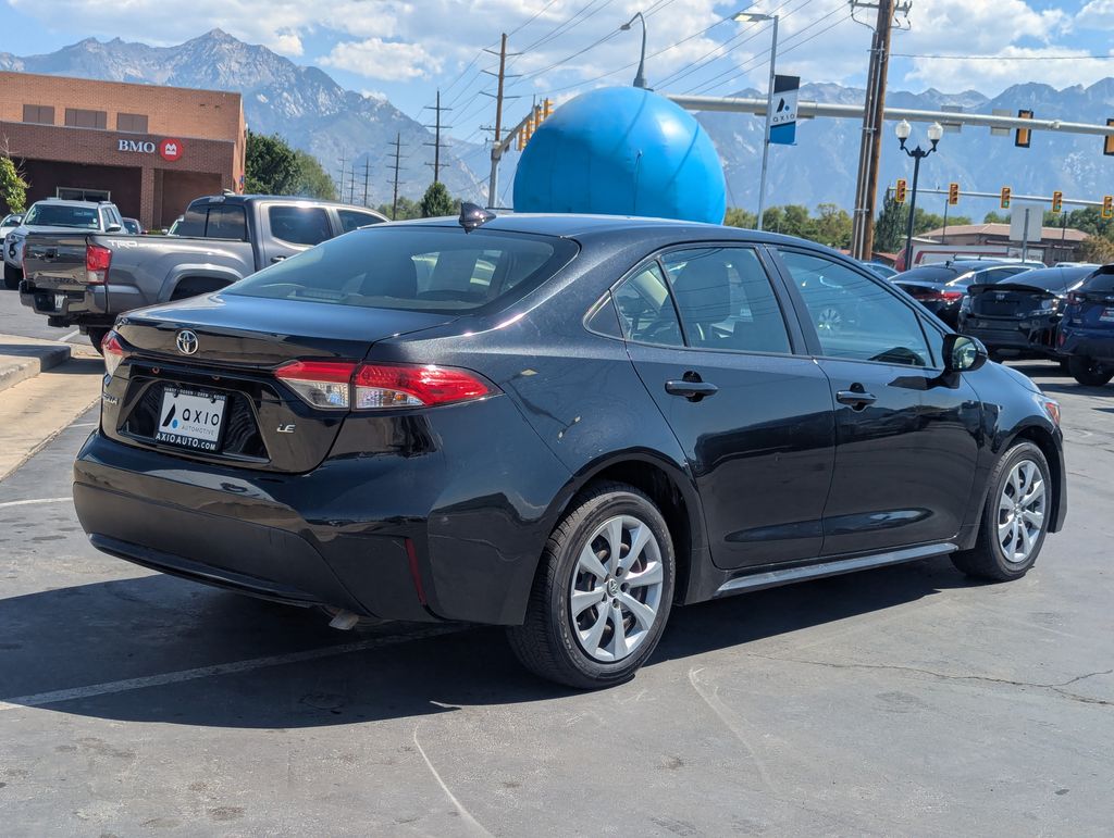 2022 Toyota Corolla LE photo 3