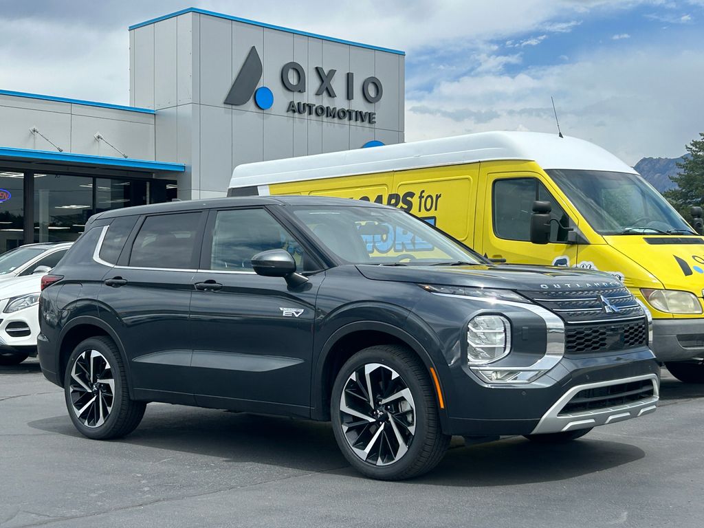 2025 Mitsubishi Outlander Plug-in Hybrid SE S-AWC's photo