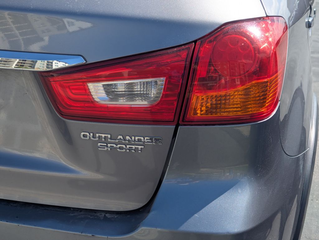 2019 Mitsubishi Outlander Sport ES photo 3