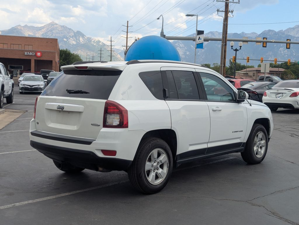 2017 Jeep Compass Latitude photo 3