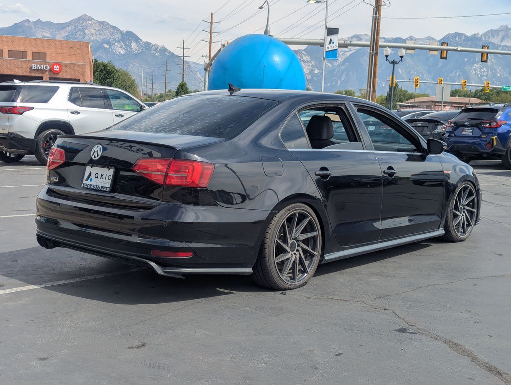 2016 Volkswagen Jetta 2.0T GLI SE photo 2