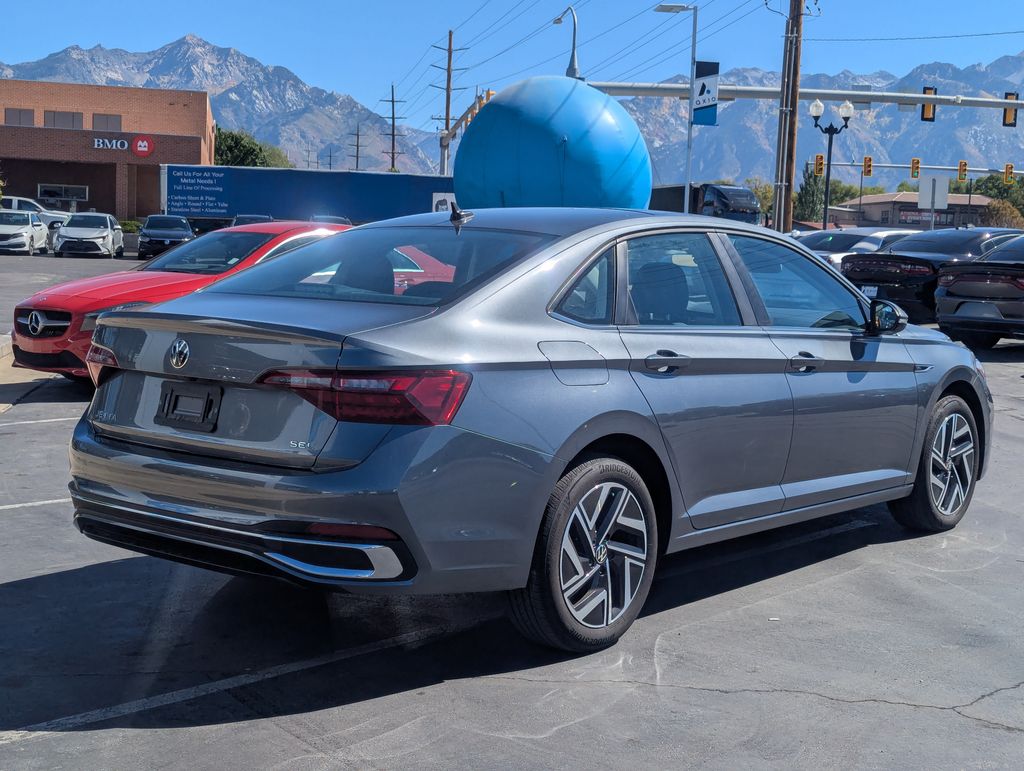 2023 Volkswagen Jetta 1.5T SEL photo 4