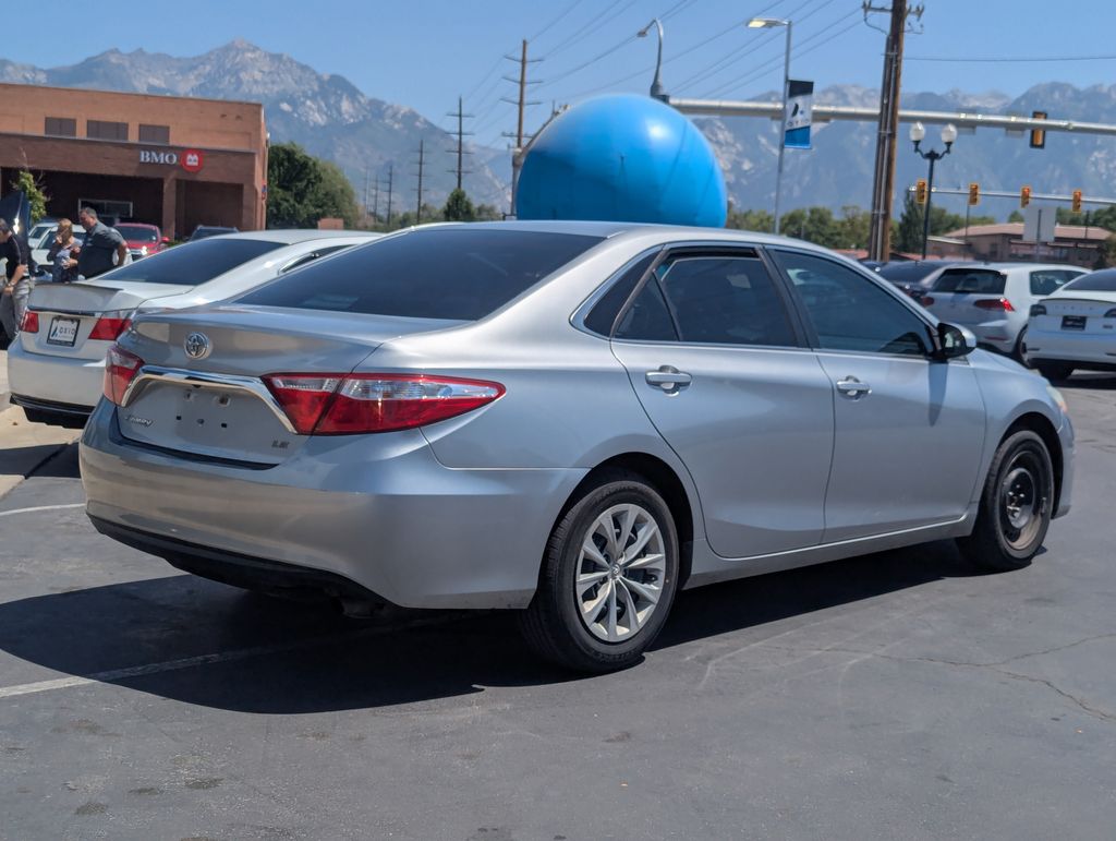 2015 Toyota Camry photo 3