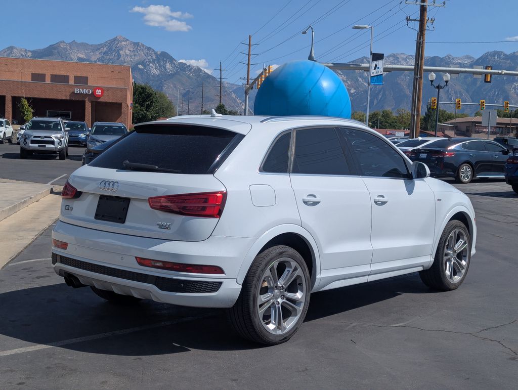 2016 Audi Q3 Prestige photo 3