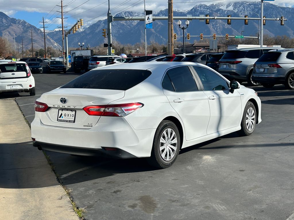 2018 Toyota Camry LE Hybrid photo 4