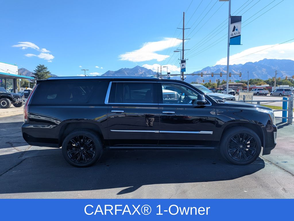 2020 Cadillac Escalade ESV Premium Luxury photo 2