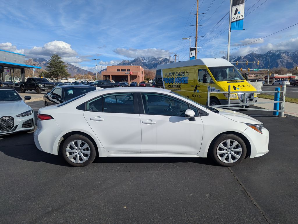 2024 Toyota Corolla LE photo 2