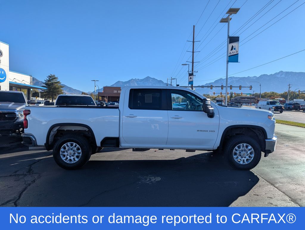 2022 Chevrolet Silverado 2500HD LT photo 2