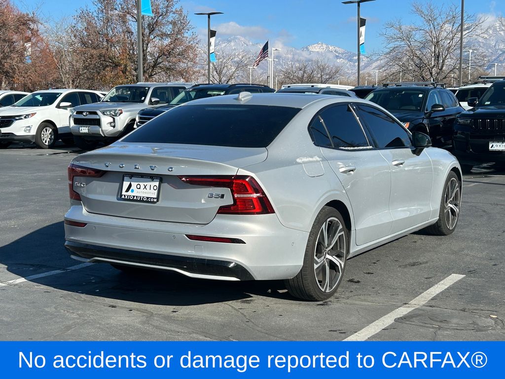 2024 Volvo S60 B5 Plus photo 4