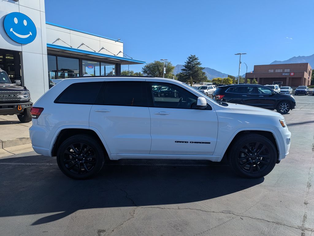 2020 Jeep Grand Cherokee Altitude photo 2