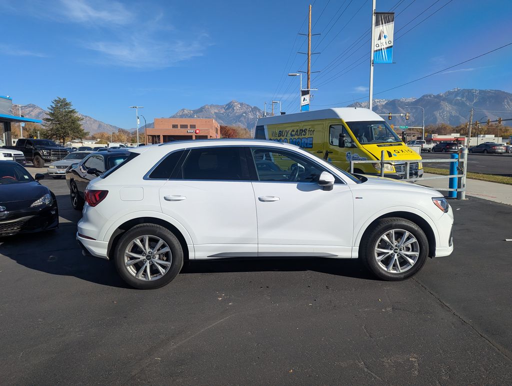 2021 Audi Q3 45 TFSI S line Premium photo 2