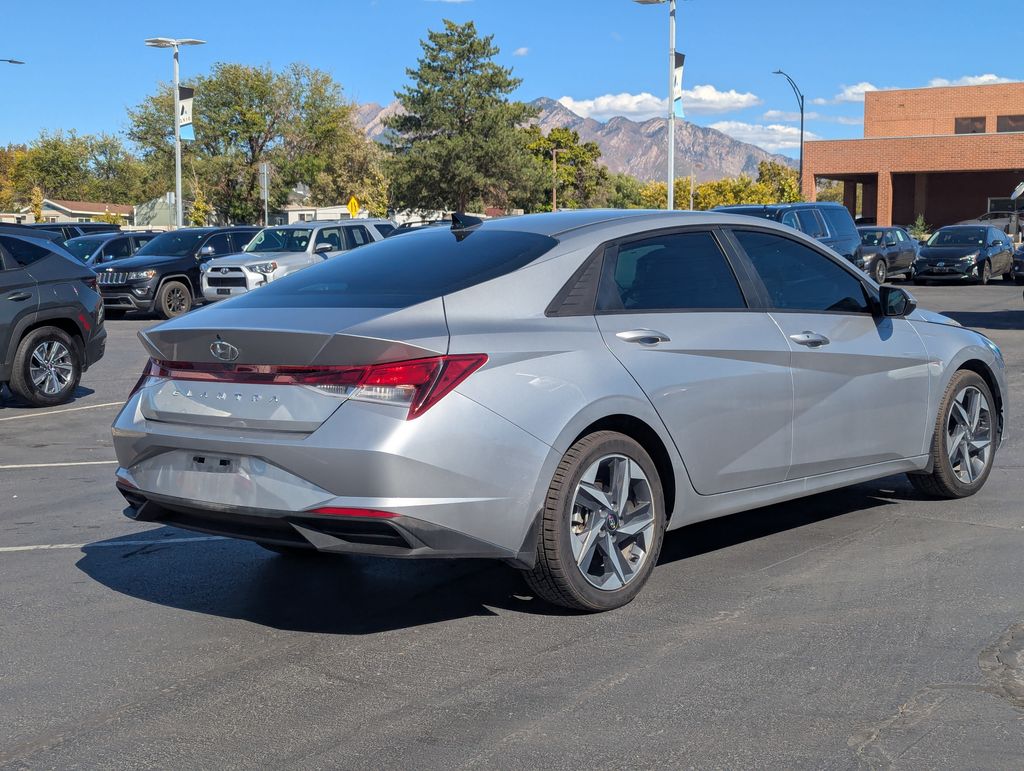 2023 Hyundai Elantra SEL Convenience photo 4