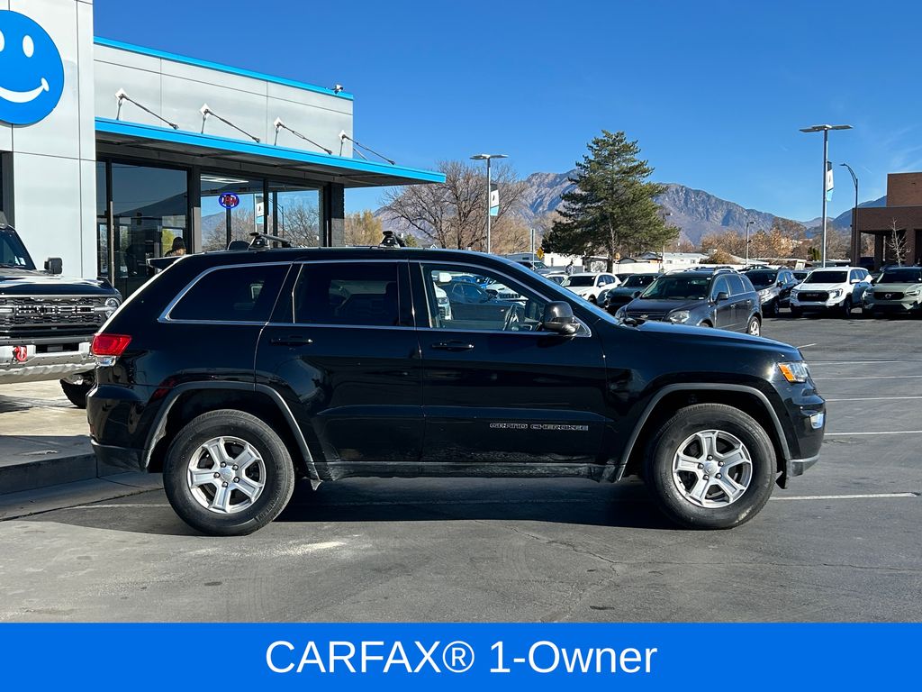 2017 Jeep Grand Cherokee Laredo photo 2
