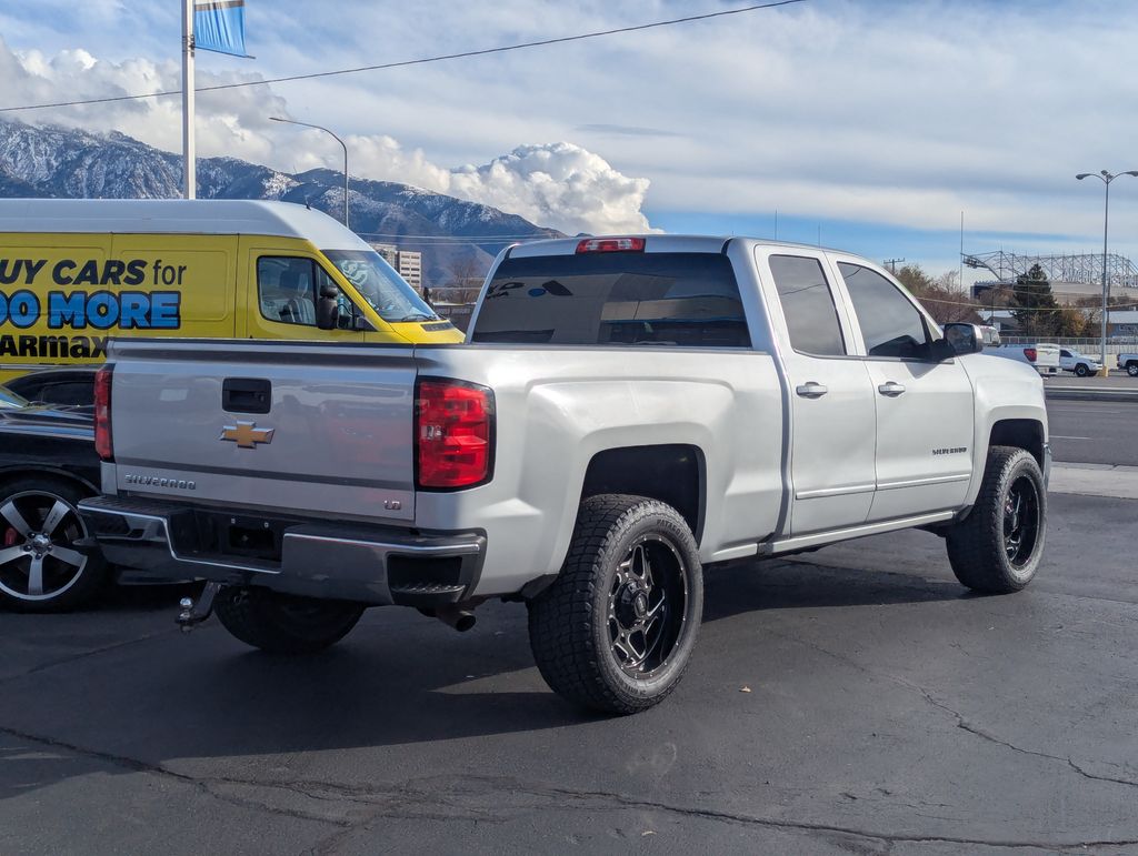 2019 Chevrolet Silverado 1500 LT photo 4