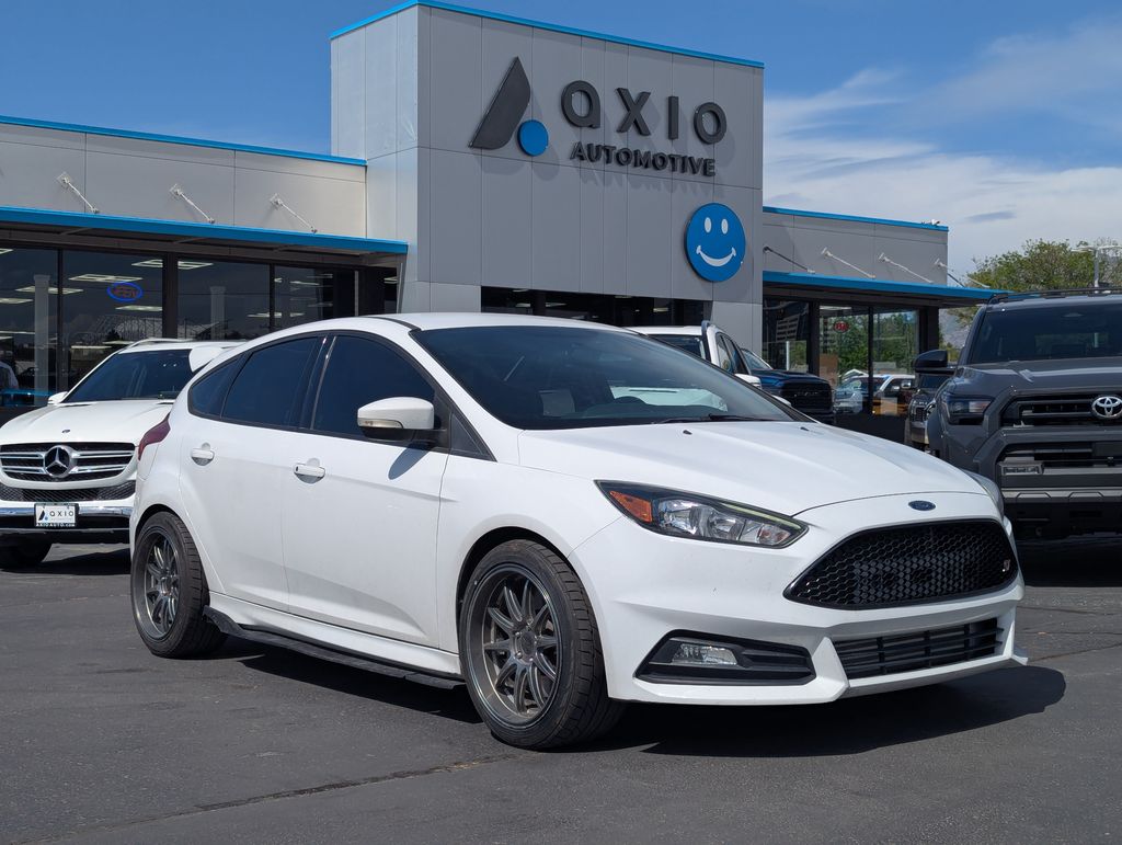 2018 Ford Focus Hatch ST's photo