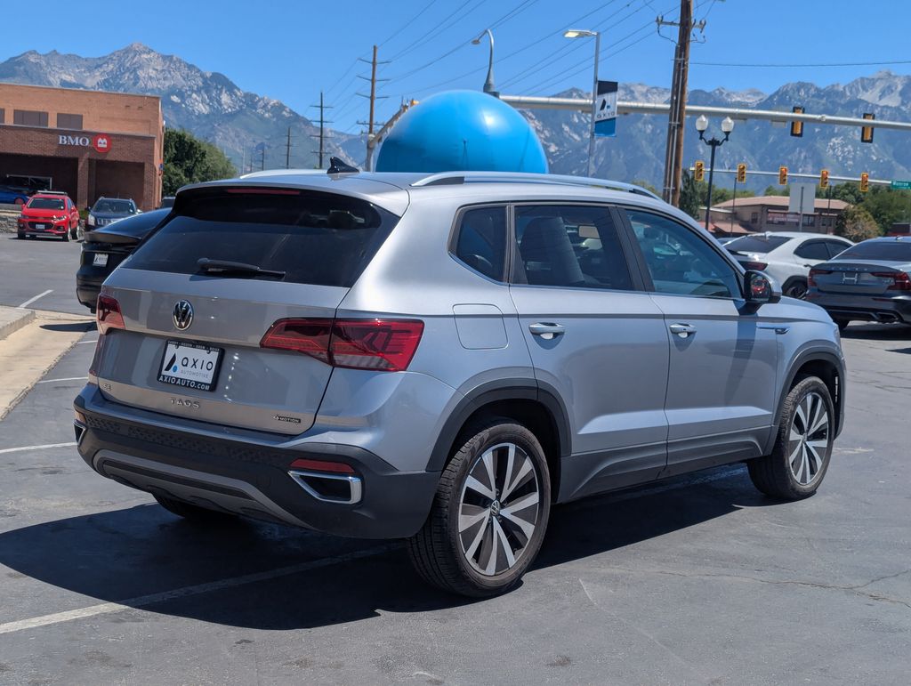 2022 Volkswagen Taos SE photo 3