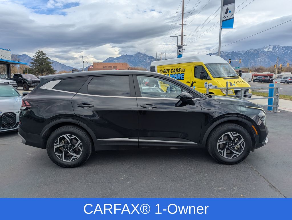 2024 Kia Sportage LX photo 2