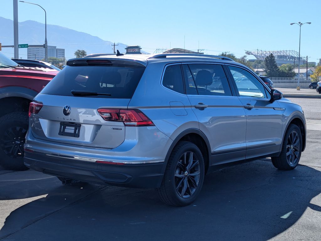 2024 Volkswagen Tiguan SE Wolfsburg Edition photo 2