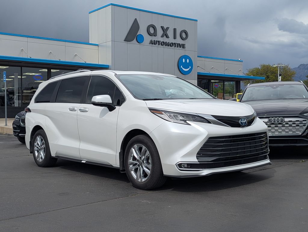 2024 Toyota Sienna Limited 7-Passenger Hybrid FWD's photo
