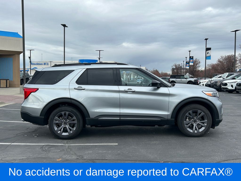 2024 Ford Explorer XLT photo 2