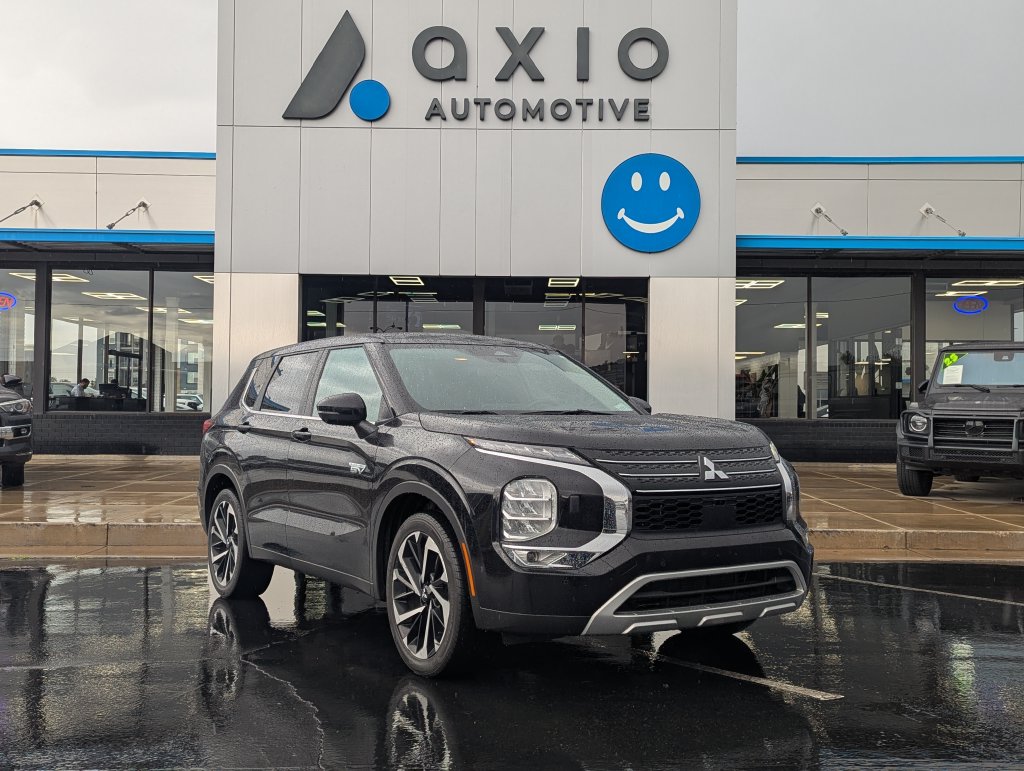 2023 Mitsubishi Outlander Plug-In Hybrid SE