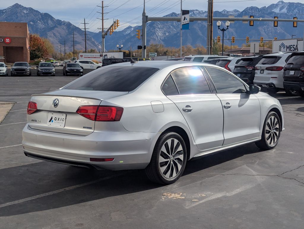 2015 Volkswagen Jetta Hybrid SEL Premium photo 3