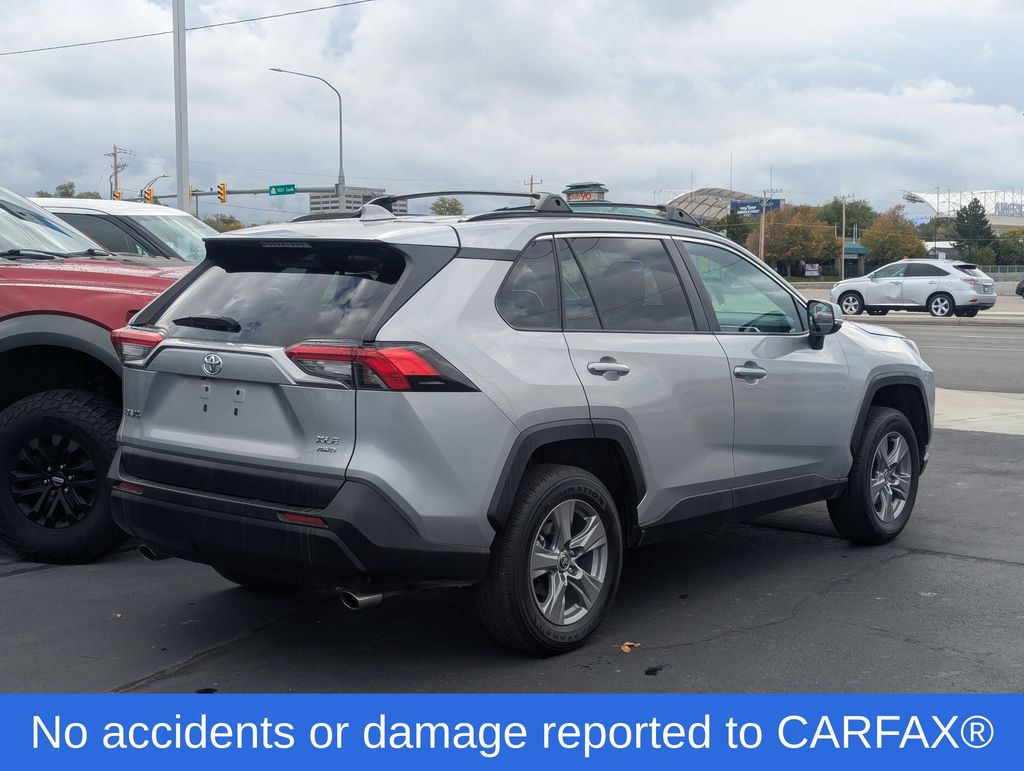2024 Toyota RAV4 XLE photo 2