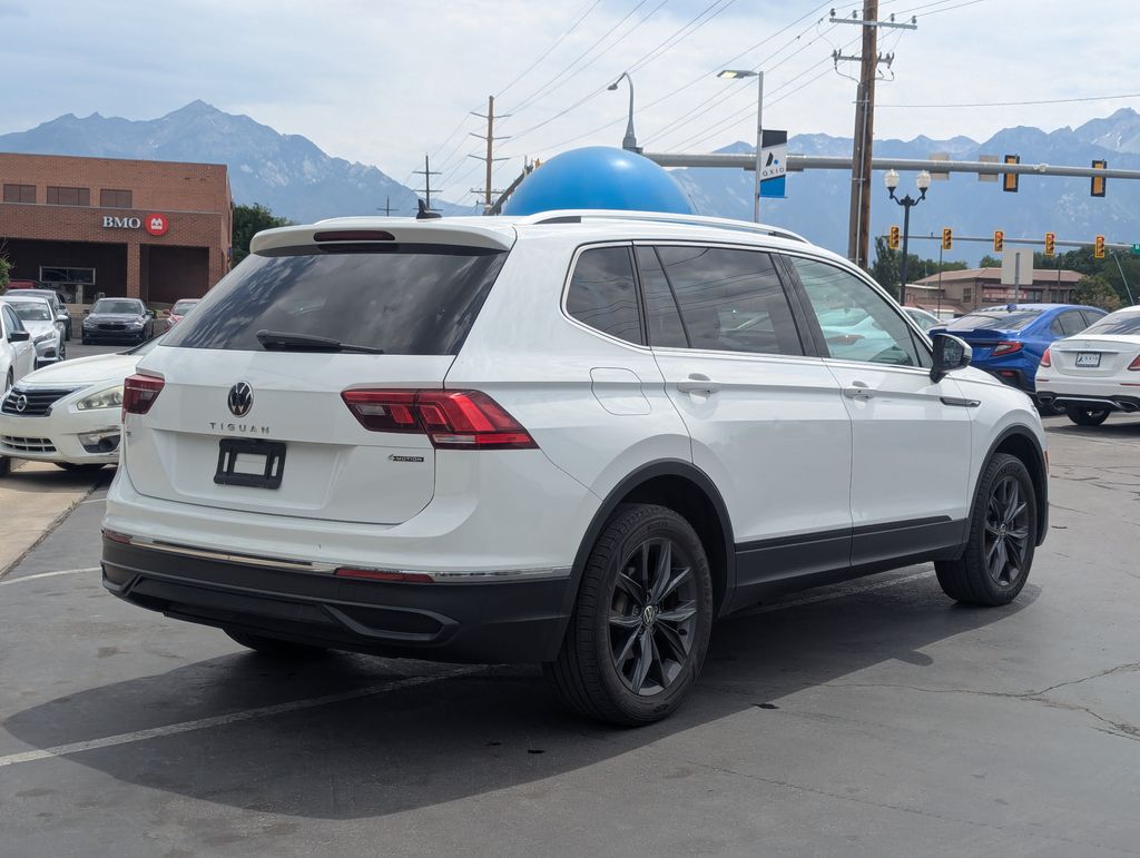 2022 Volkswagen Tiguan SE photo 3