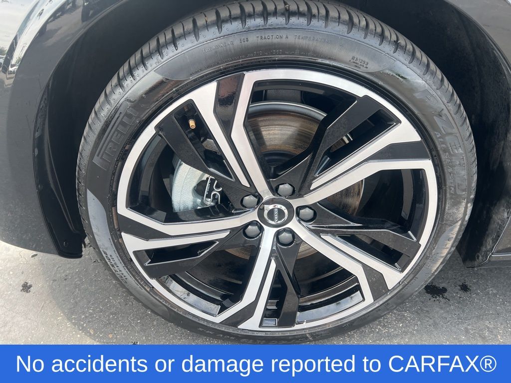 2025 Volvo S60 B5 Core photo 2