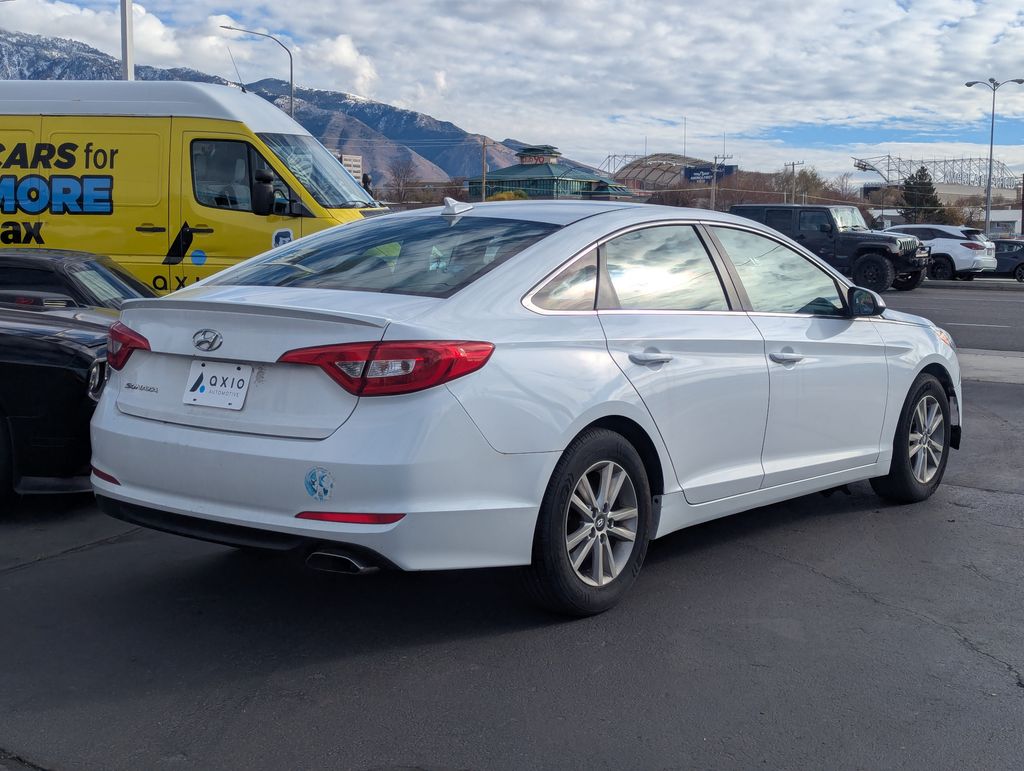 2015 Hyundai Sonata SE photo 2