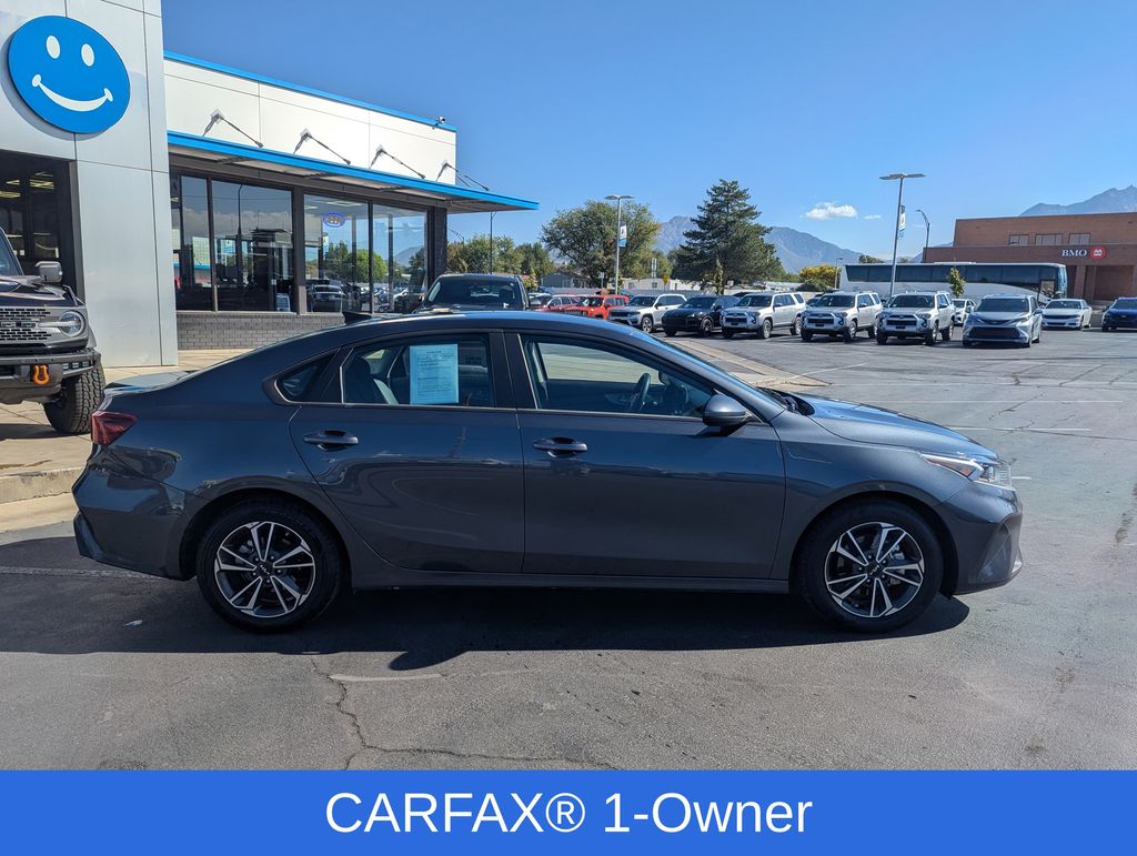 2024 Kia Forte LXS photo 2