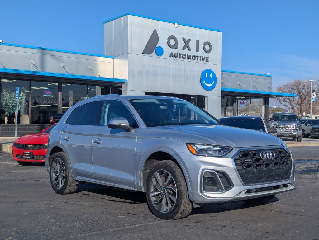 2022 Audi Q5 45 Premium Plus's photo